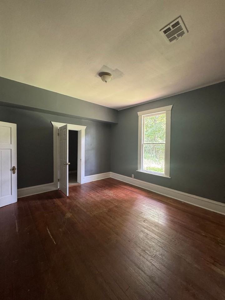 442 Merrick St - Photo 7 of 11