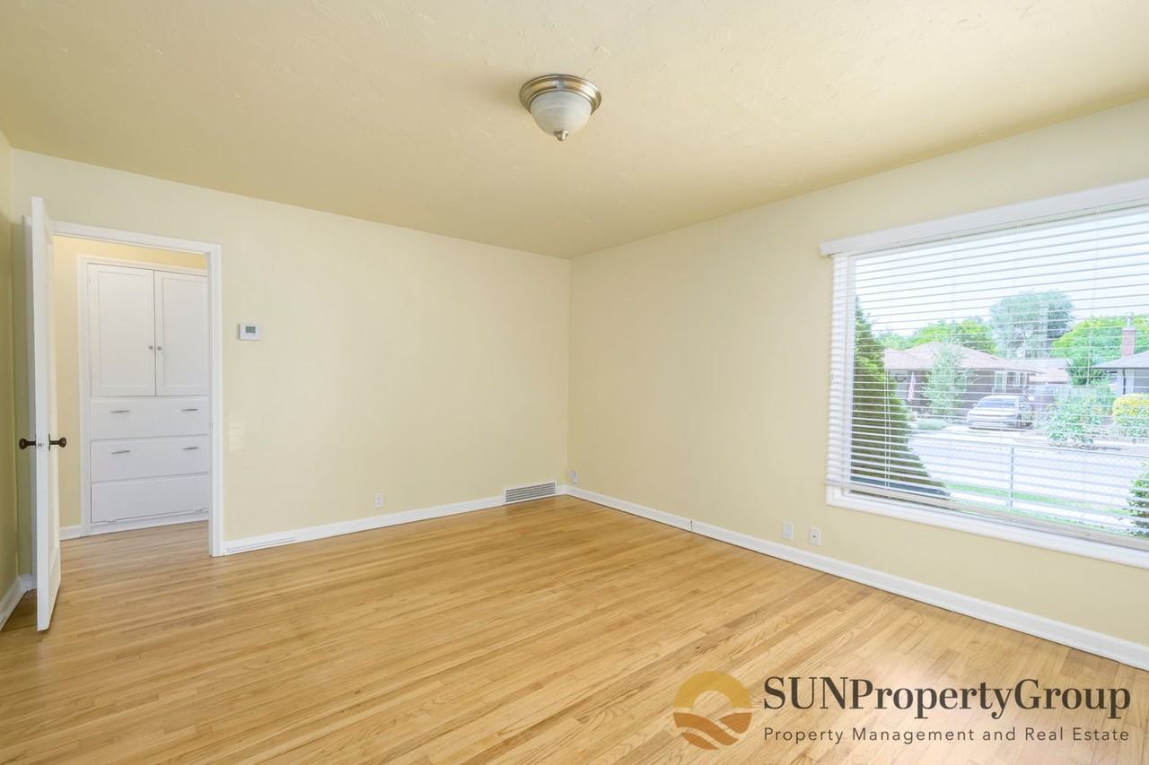 1518 S Green St - Photo 5 of 22