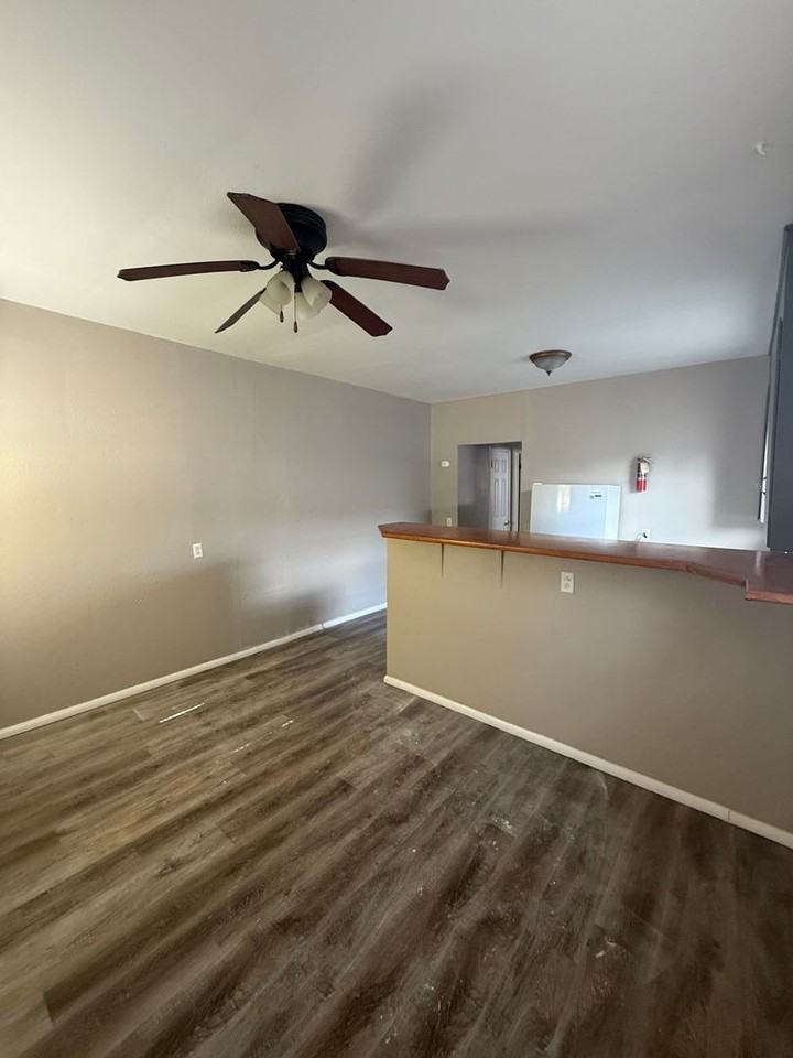 1004 N Bradley St - Photo 2 of 15