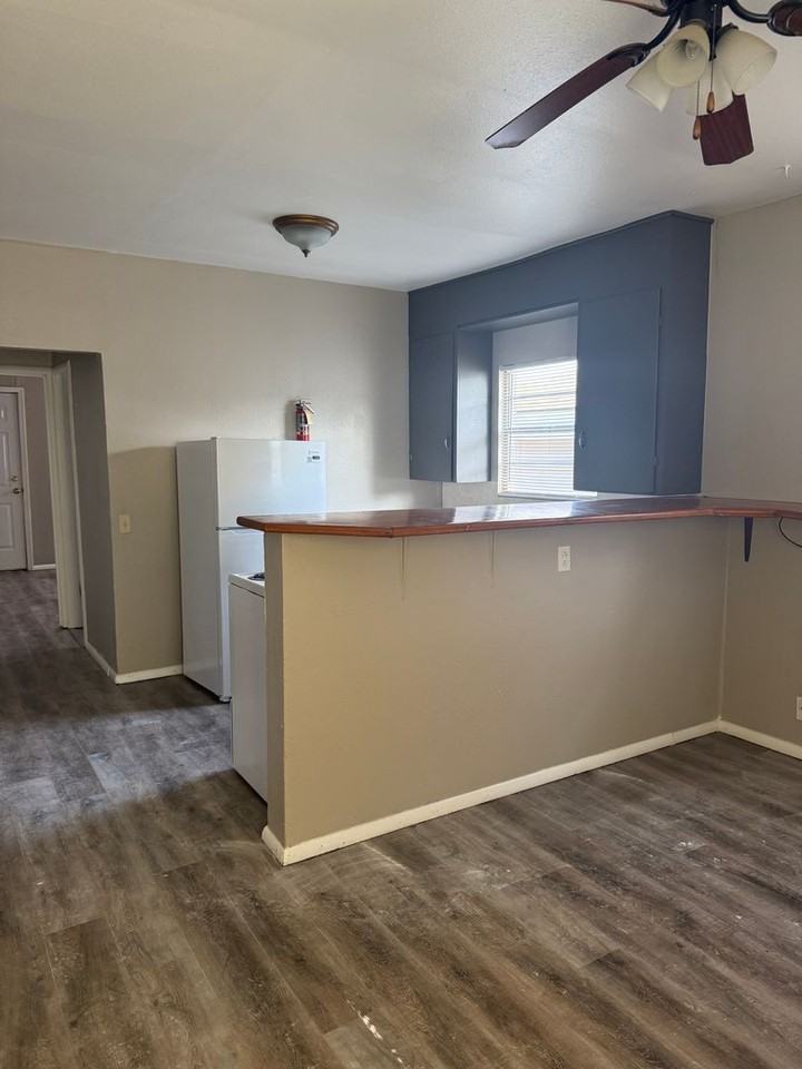 1004 N Bradley St - Photo 3 of 15