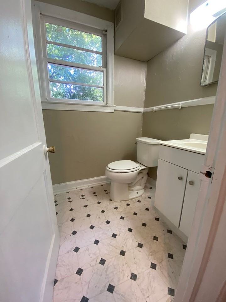 1035 Fisk Avenue - Photo 5 of 8
