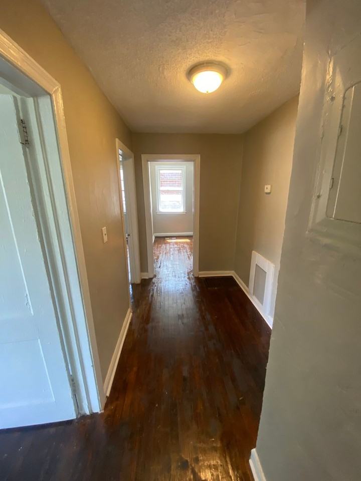 1035 Fisk Avenue - Photo 6 of 8