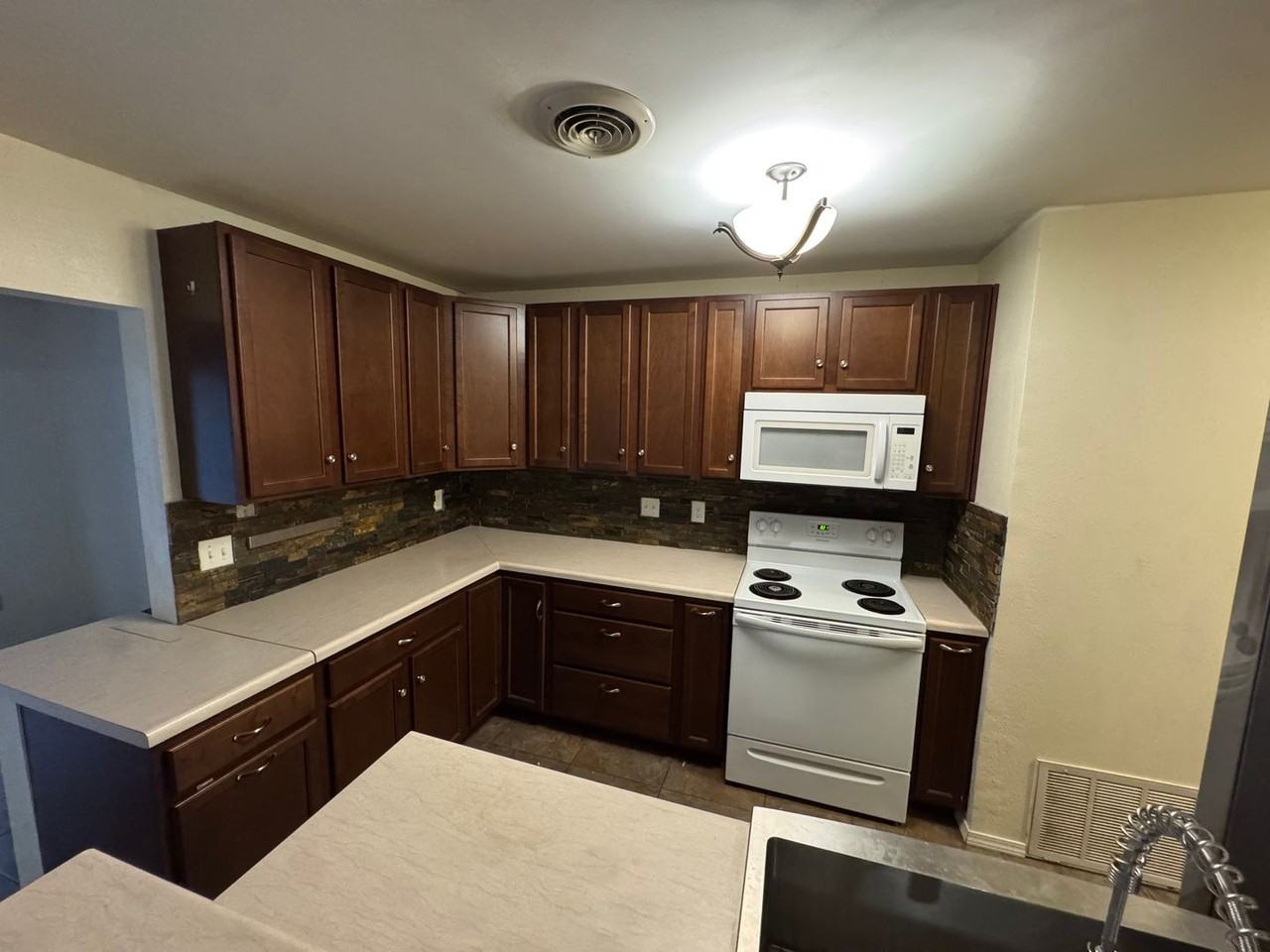 19 Gore Ln - Photo 4 of 18