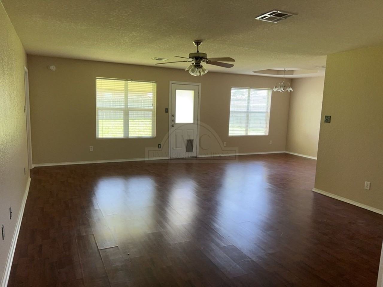 3308 Lakecrest Drive - Photo 2 of 15