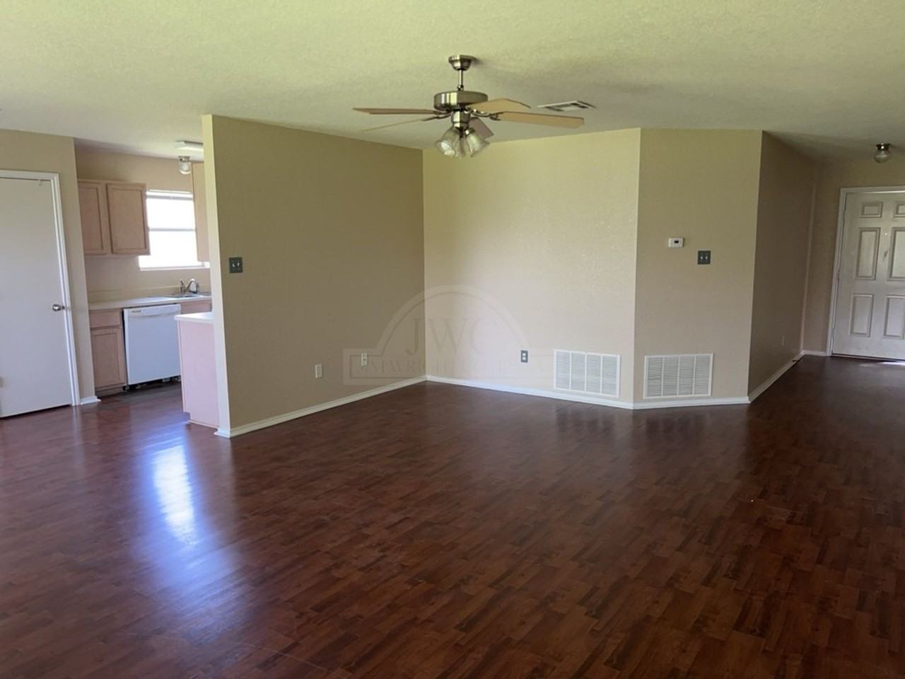 3308 Lakecrest Drive - Photo 3 of 15