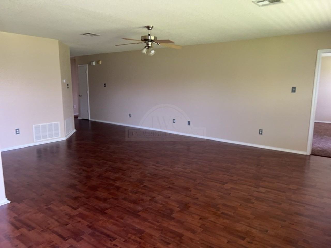 3308 Lakecrest Drive - Photo 4 of 15