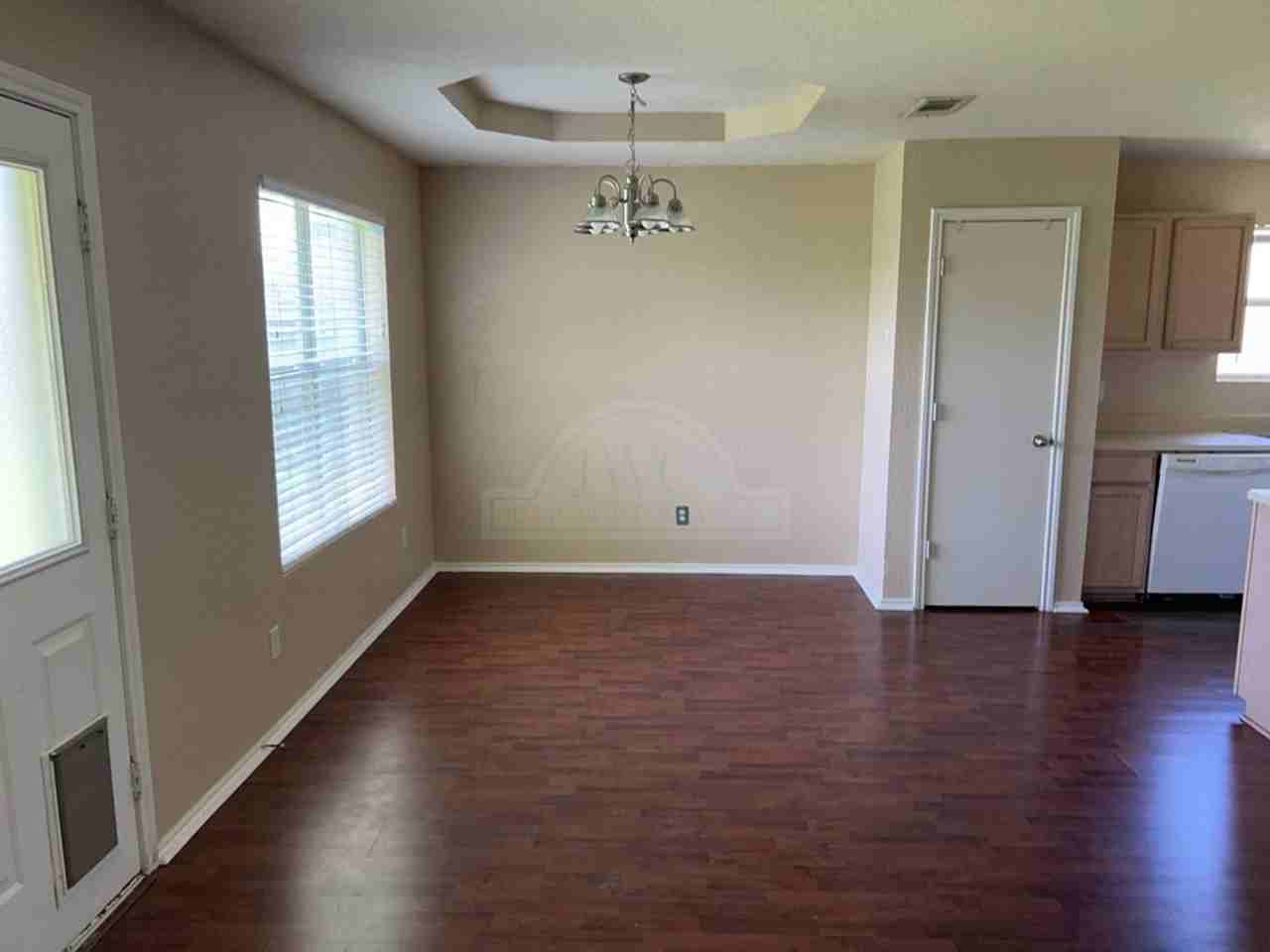 3308 Lakecrest Drive - Photo 5 of 15