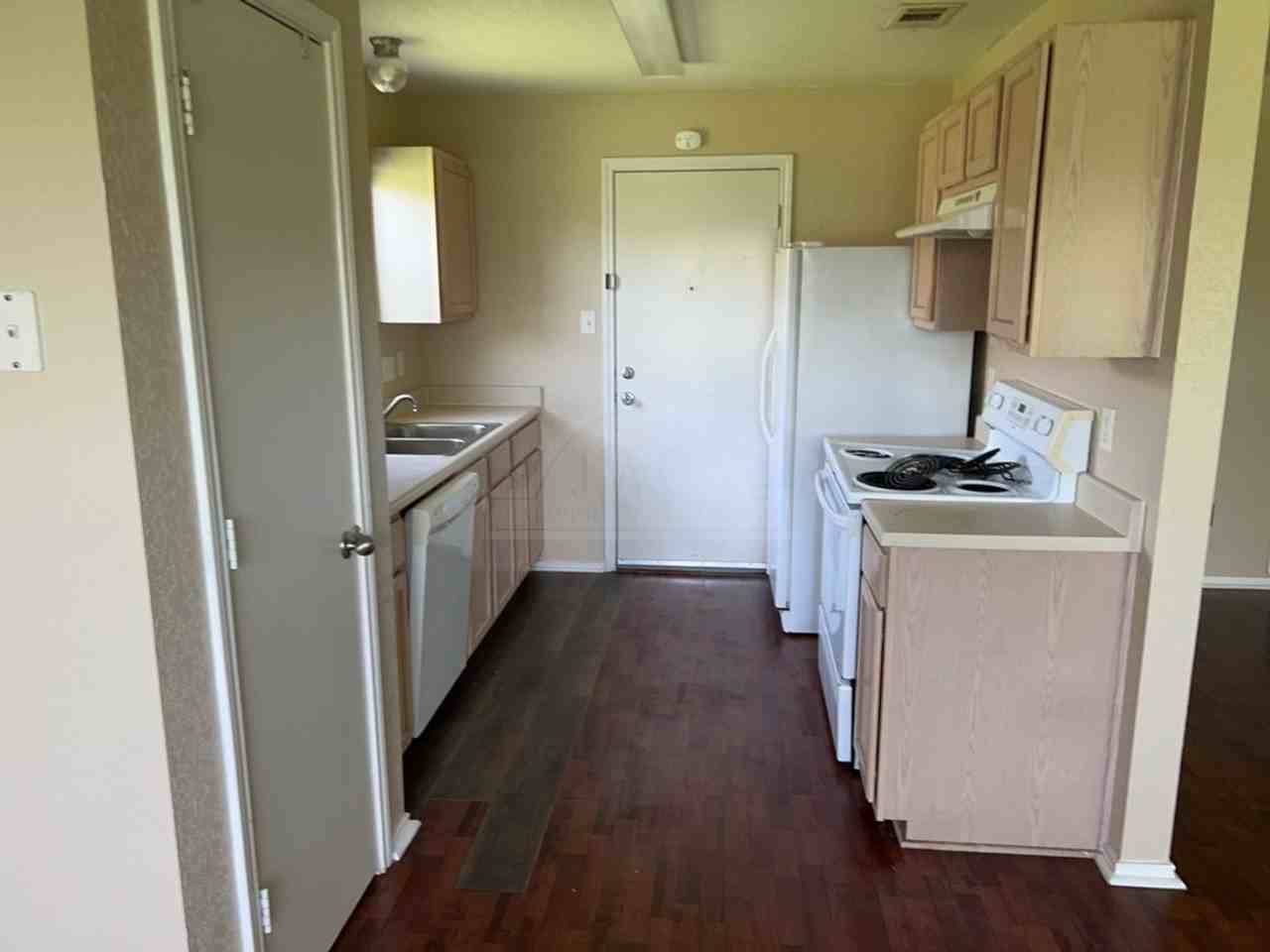 3308 Lakecrest Drive - Photo 6 of 15