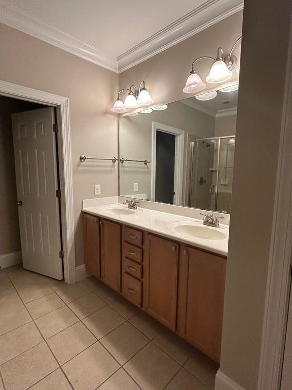 1048 Philpott Dr - Photo 3 of 8