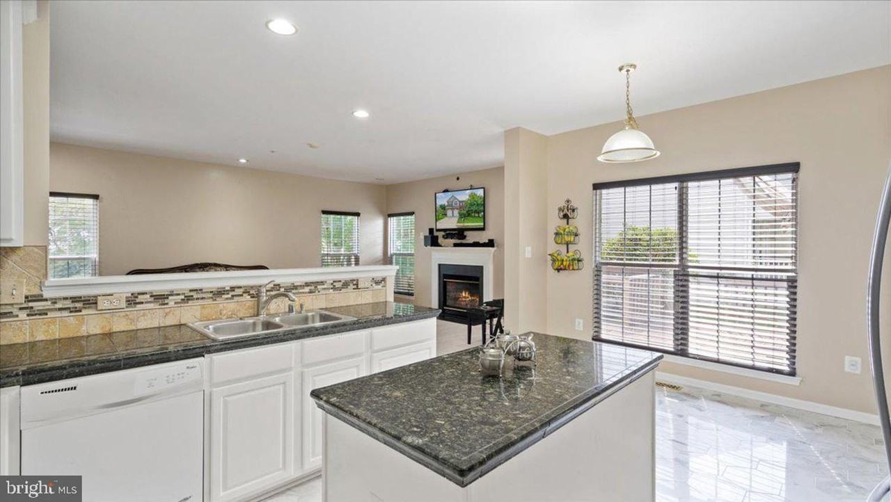 9750 Granary Place - Photo 5 of 47