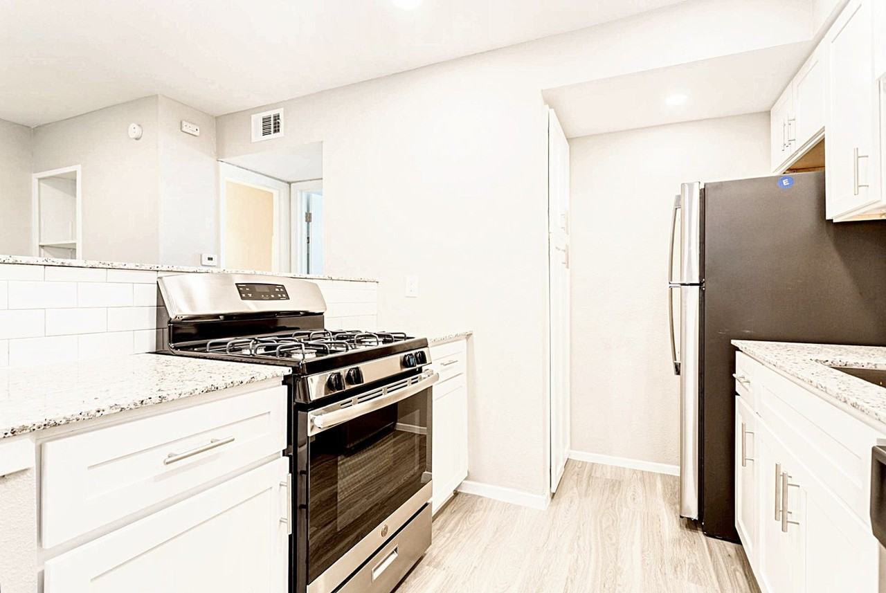 Manor Flats Apartments - Photo 2 of 9