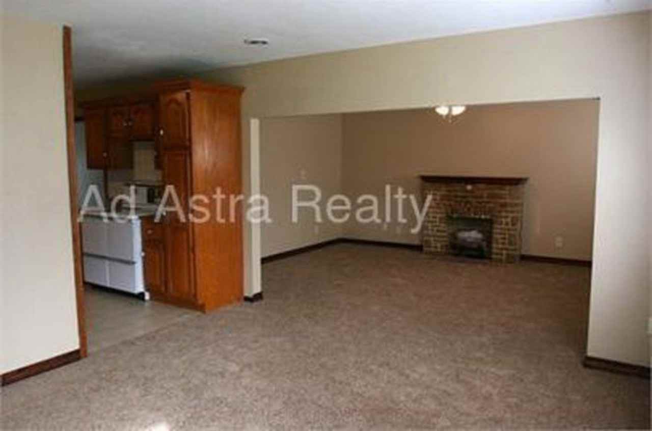 1112 N Indian Ln - Photo 3 of 9