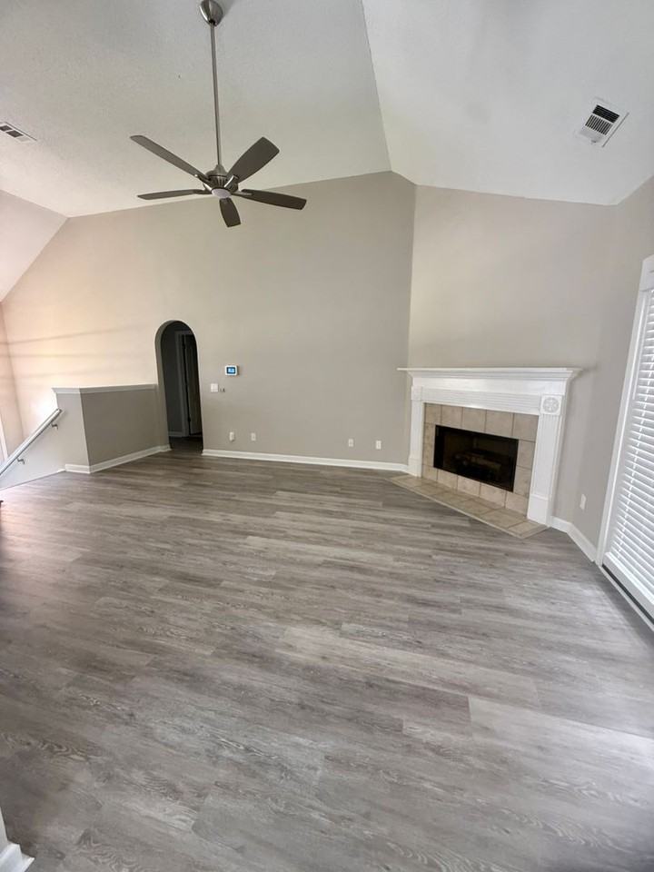 463 Copper Creek Cir - Photo 3 of 34