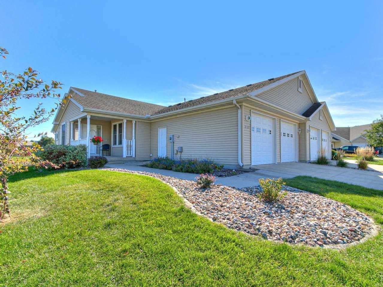 2820 Buckingham Ct - Photo 2 of 26