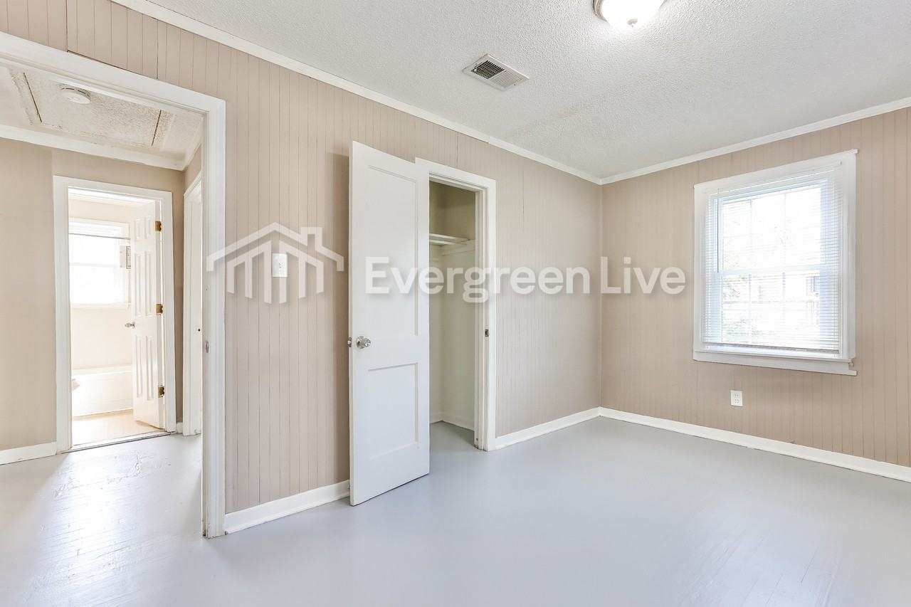 1800 Pinewood Dr - Photo 6 of 9