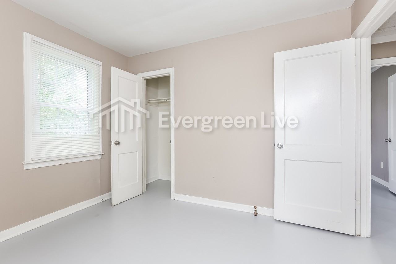 1800 Pinewood Dr - Photo 7 of 9
