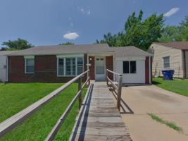 featured image of 1557 N Broadview St