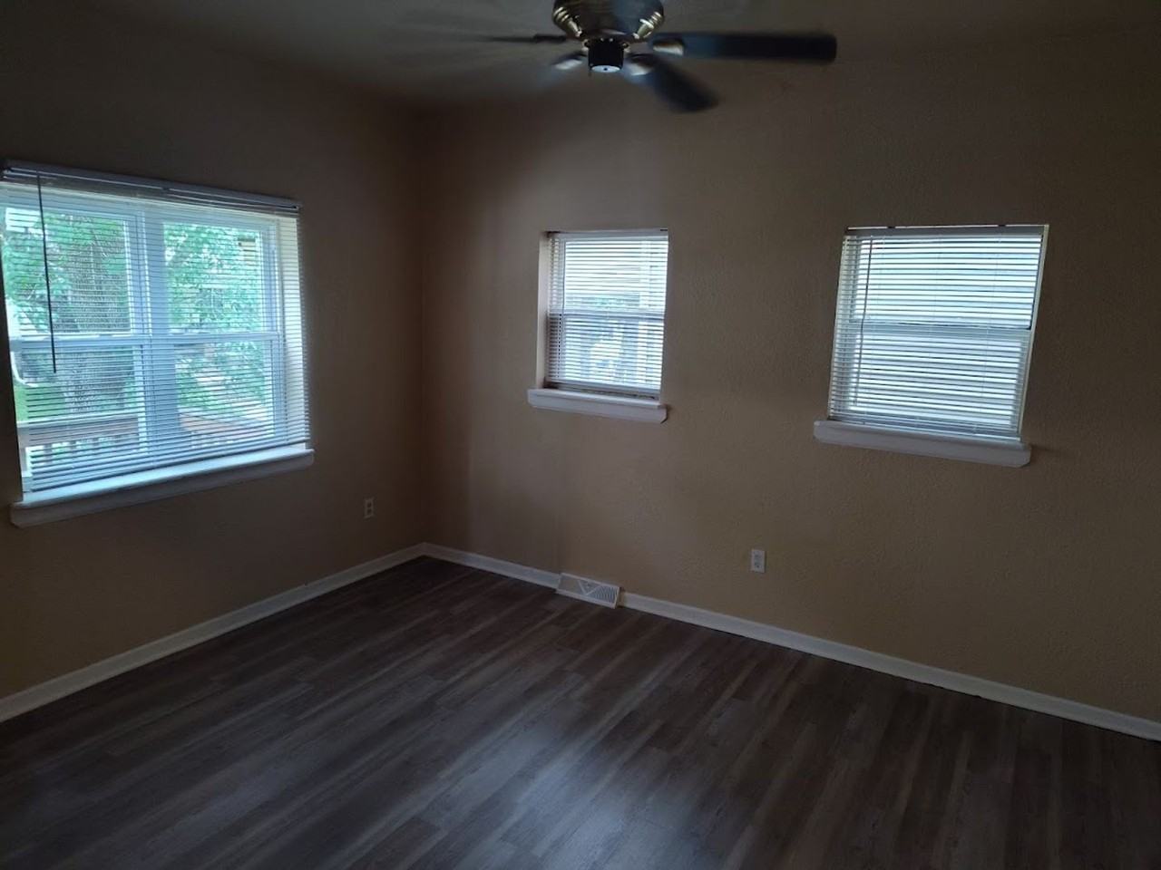 2554 N 34th St - Photo 2 of 9