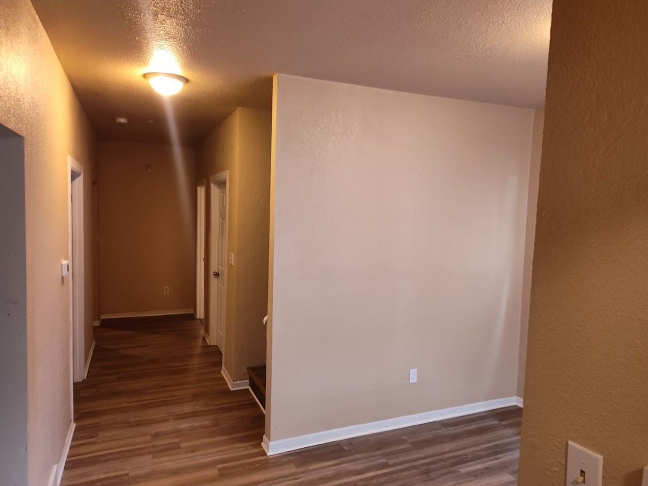 2554 N 34th St - Photo 3 of 9