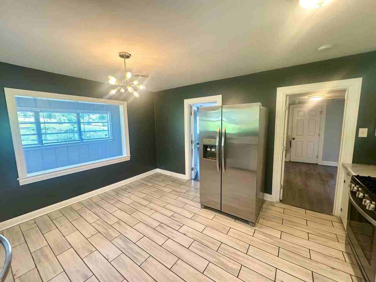 603 W 39th St - Photo 3 of 9