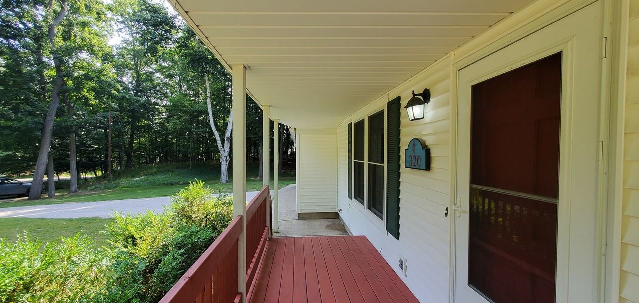 320 Maple Ave - Photo 2 of 34