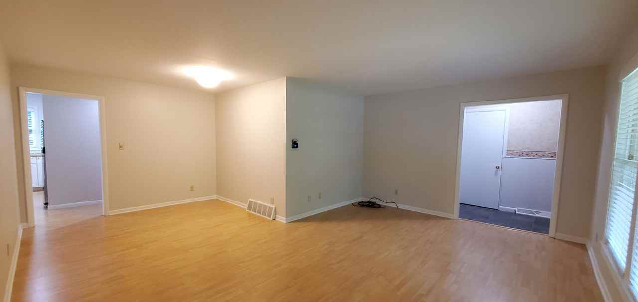 320 Maple Ave - Photo 3 of 34