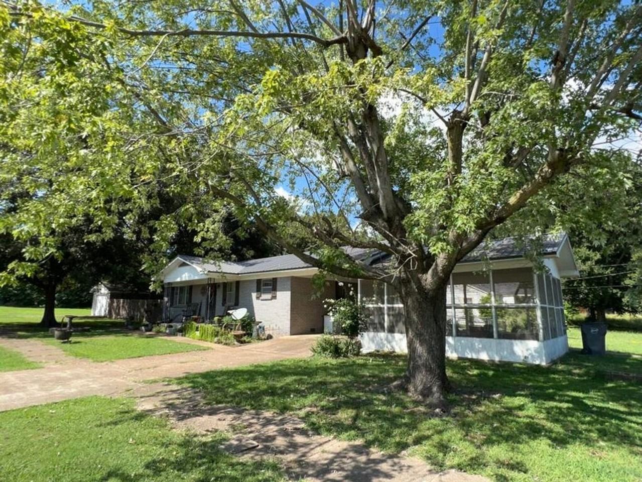 330 College St - Photo 2 of 18