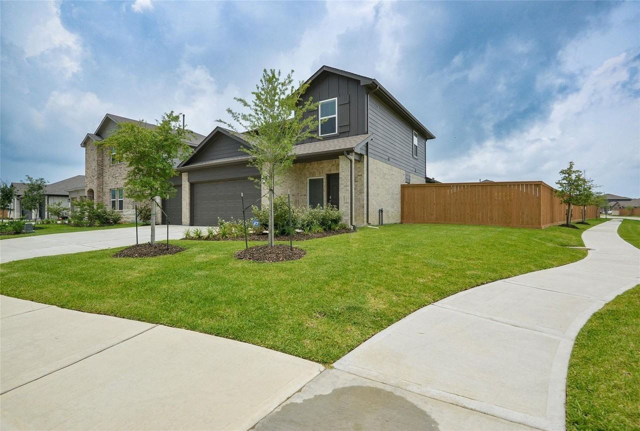 1055 Llano Trl #0 - Photo 2 of 42