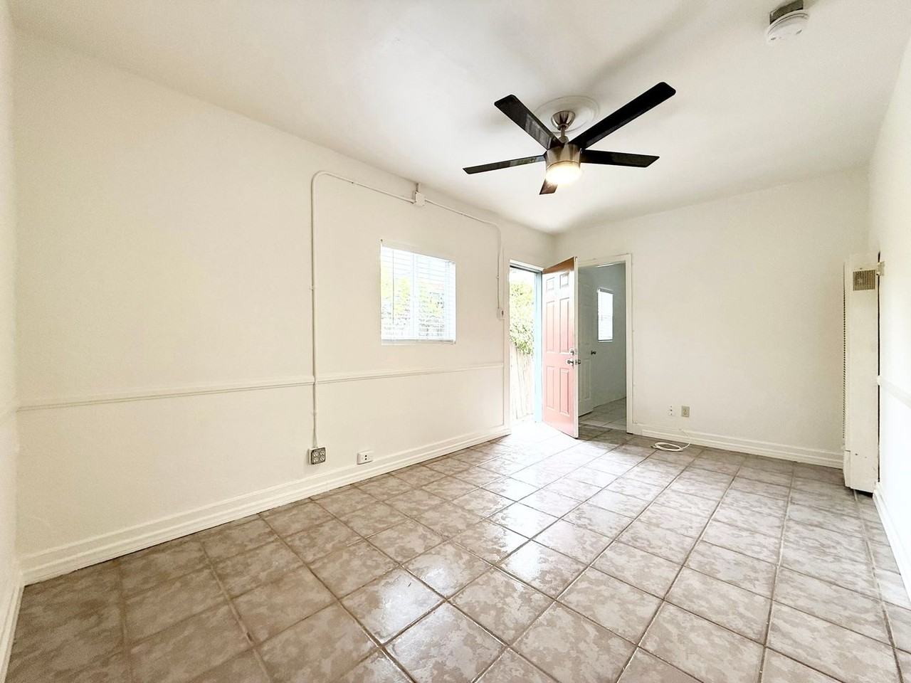 400 Civic Center Dr - Photo 5 of 13