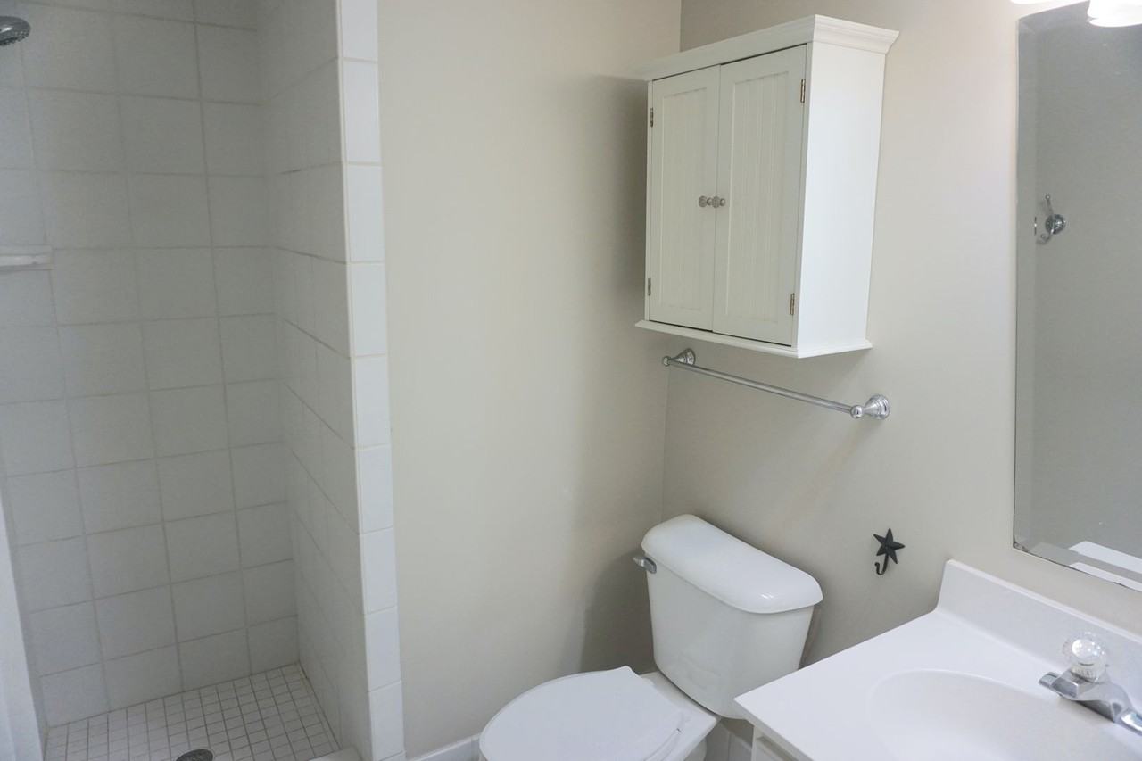 104 Montgomery St - Photo 4 of 10