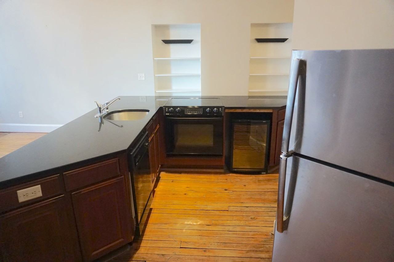 104 Montgomery St - Photo 6 of 10