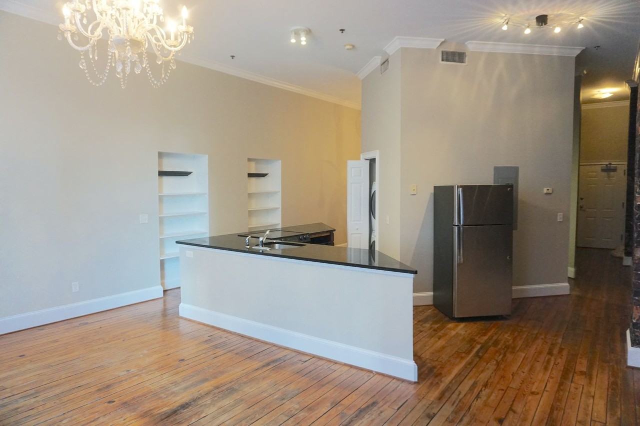 104 Montgomery St - Photo 7 of 10