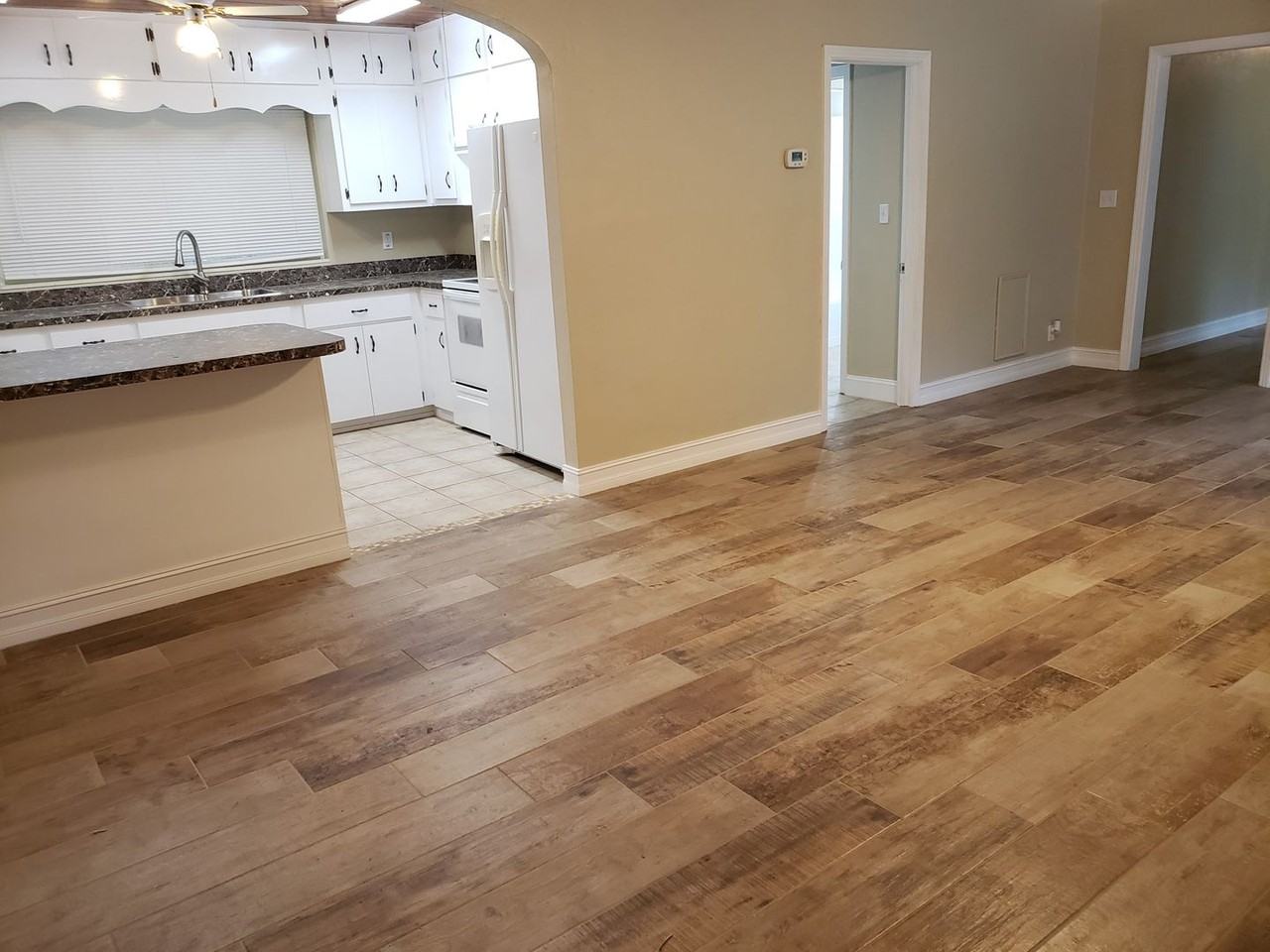 200 Ne 11th St - Photo 4 of 30