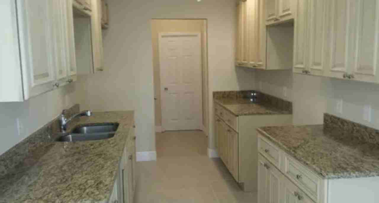 1182 Sw Gastador Ave - Photo 2 of 6