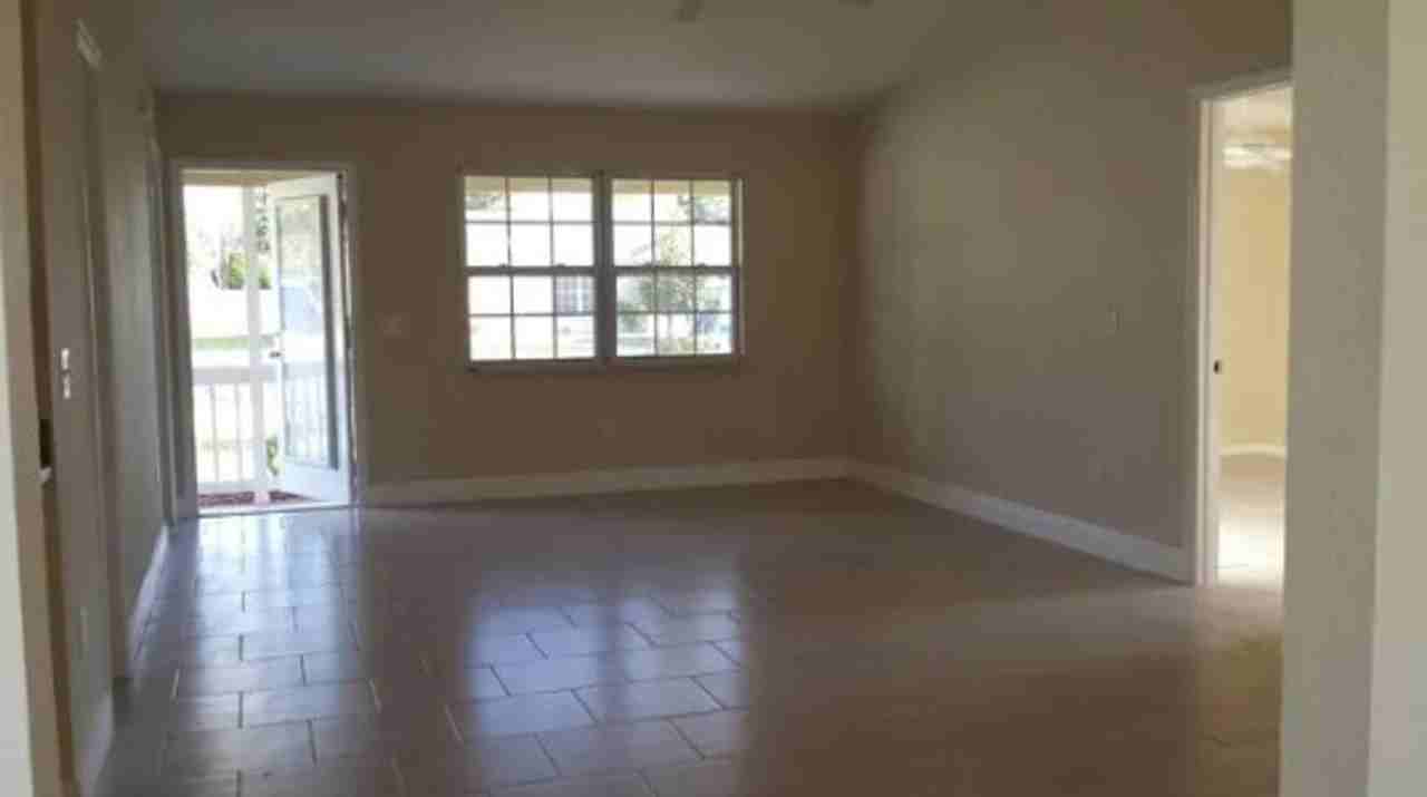 1182 Sw Gastador Ave - Photo 3 of 6