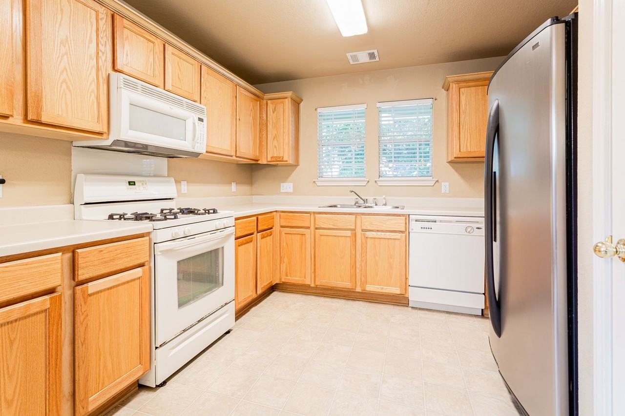 2724 Amberglow Court - Photo 7 of 18