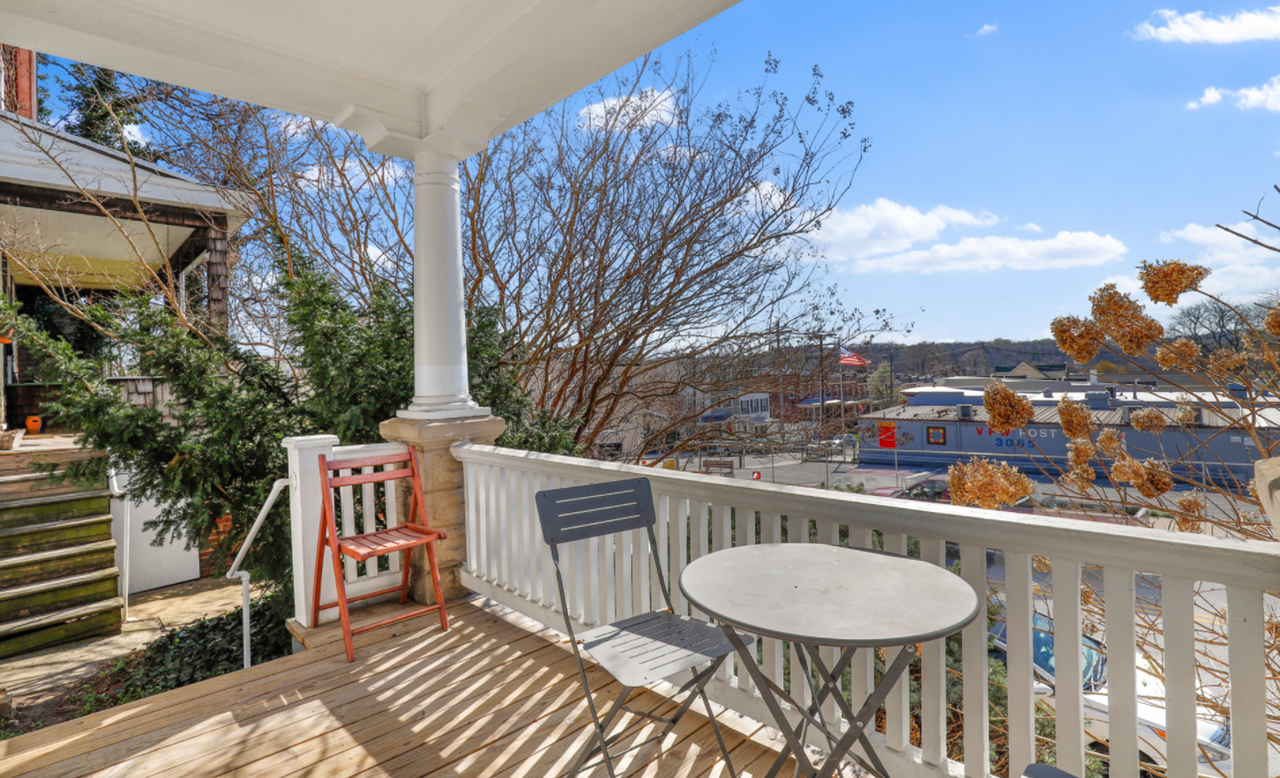 3723 Falls Rd - Photo 3 of 26