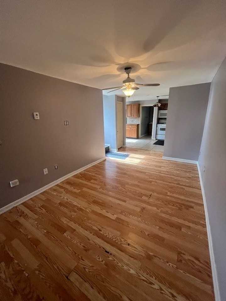 16 Andrewsville St - Photo 4 of 16