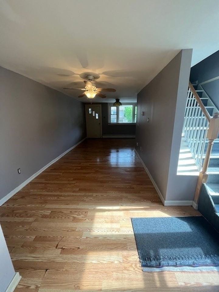 16 Andrewsville St - Photo 5 of 16