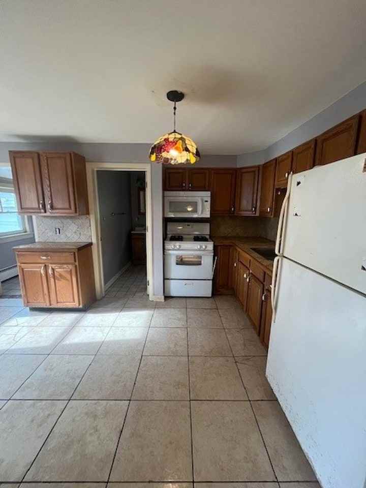 16 Andrewsville St - Photo 6 of 16