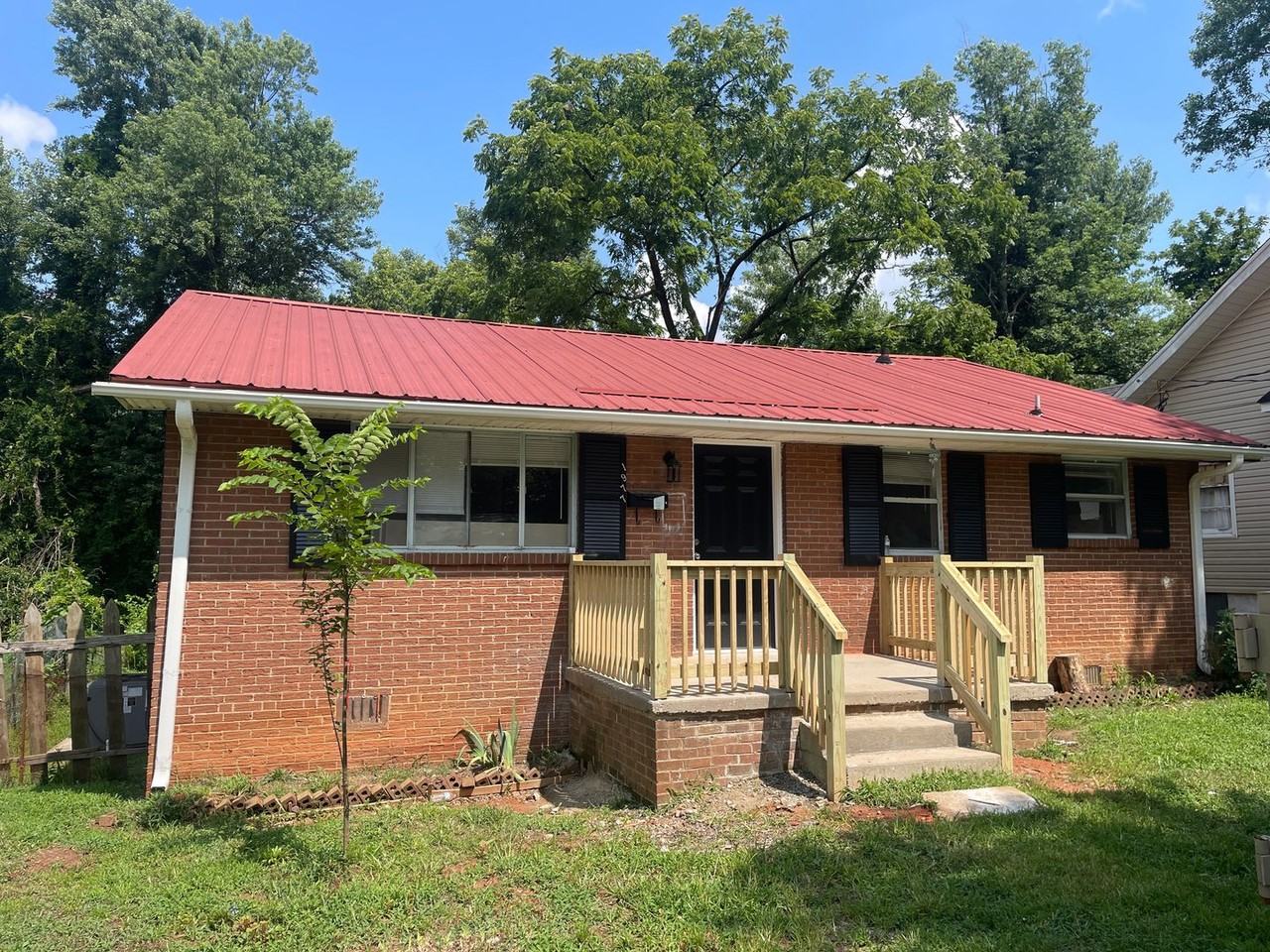 1977 Bloomfield Dr - Photo 2 of 14