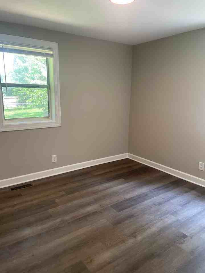 1977 Bloomfield Dr - Photo 3 of 14