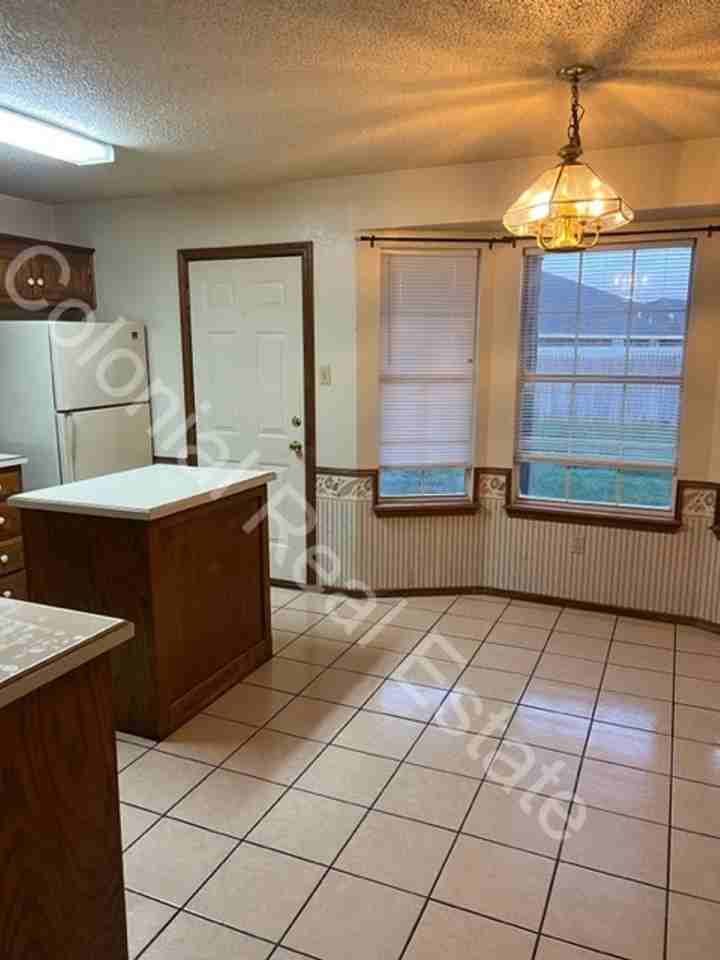1805 Morse Ave - Photo 5 of 18