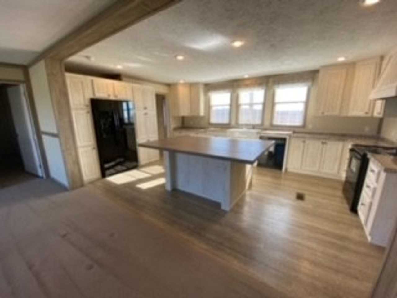 2033 Peterson Rd - Photo 3 of 15