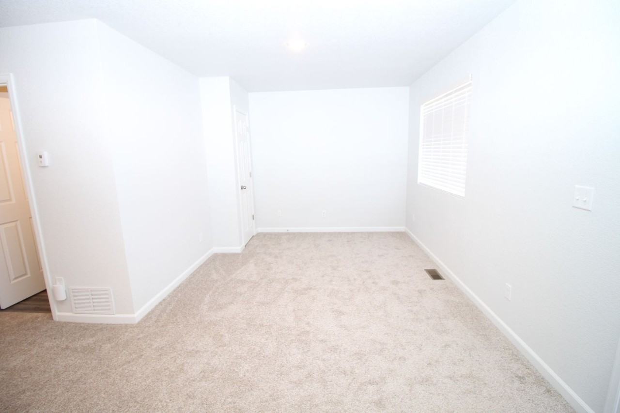 943 E Moreno Ave - Photo 3 of 29