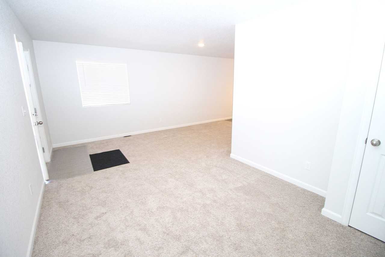 943 E Moreno Ave - Photo 4 of 29