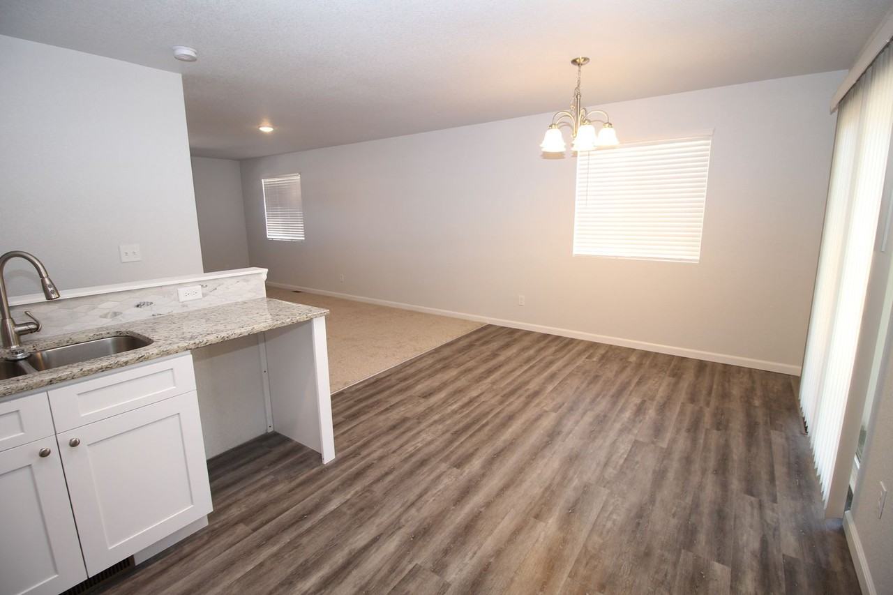 943 E Moreno Ave - Photo 5 of 29