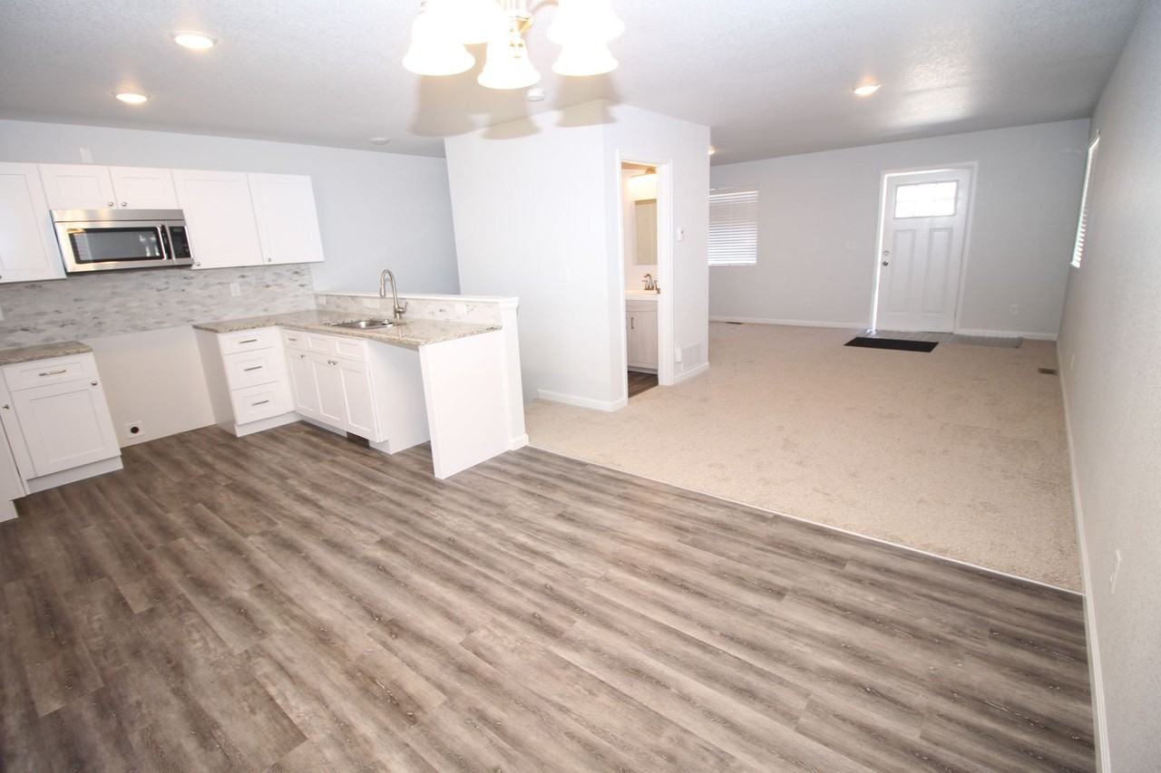 943 E Moreno Ave - Photo 7 of 29