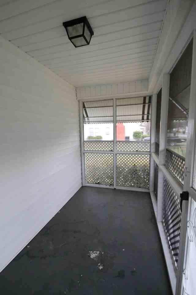 621 Walnut St - Photo 5 of 7