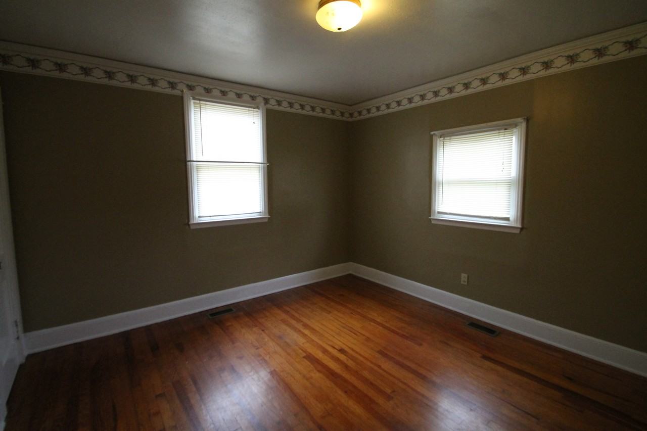 621 Walnut St - Photo 6 of 7